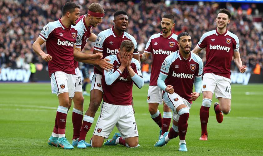 就要和你贴贴！曼联利物浦相爱相杀 积分死缠焦孟不离