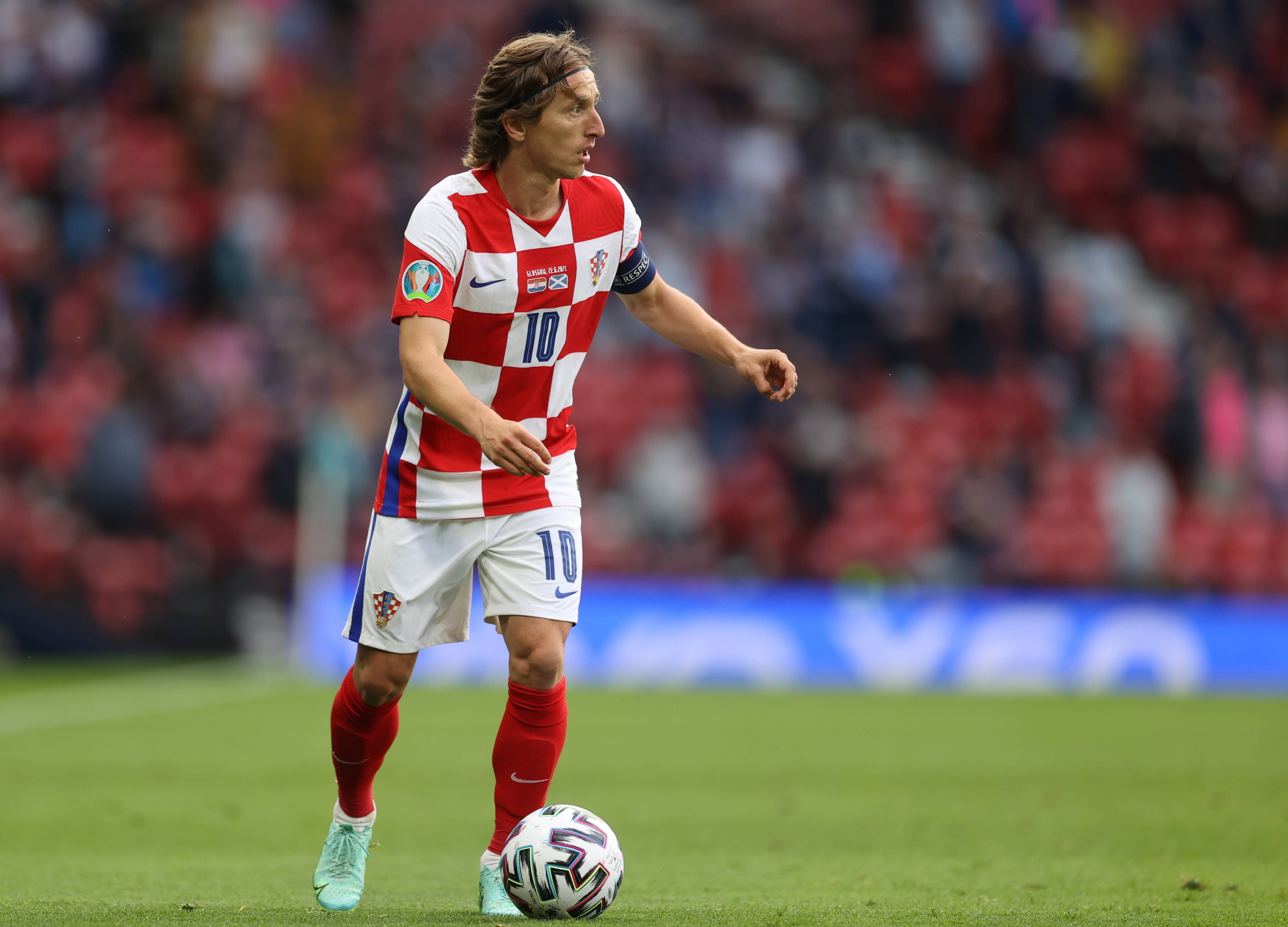 罗马诺：阿莫林坚持留下齐尔克泽；梅努向往租借加盟那不勒斯